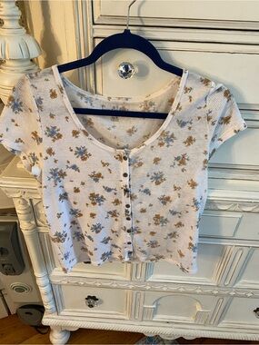 Floral Button-Front Ribbed Knit Top - White with Blue & Tan Flowers